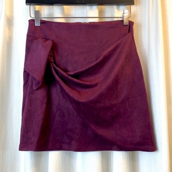 NWT Women’s Soprano Super Soft Faux Suede Side Wrap Mini Skirt Size Medium - Picture 1 of 6